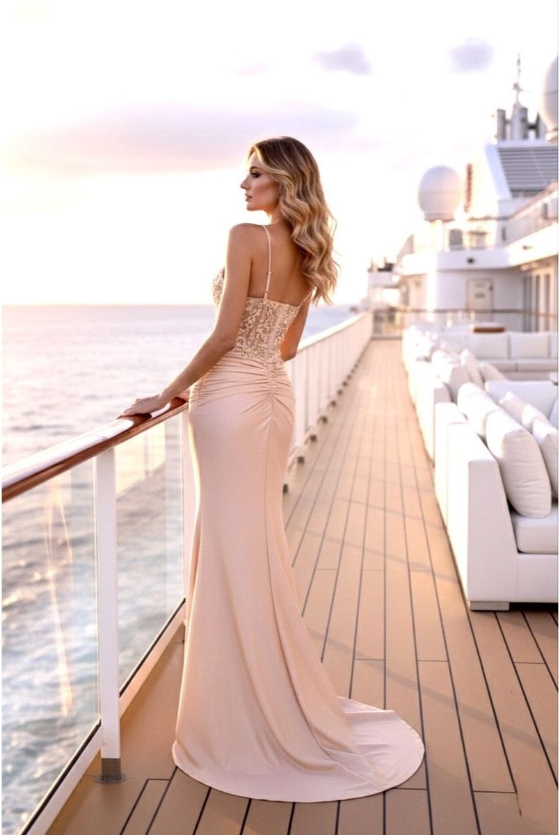 Robe longue ajustée à corset brodé et fente élégante - Or