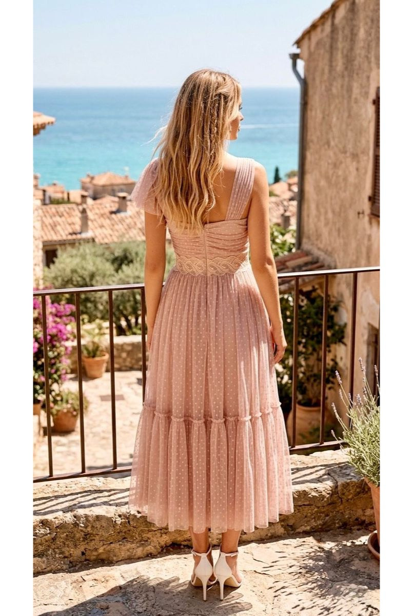 Robe “Brise Océane” en Tulle Plumetis & Coupe Asymétrique - Beige
