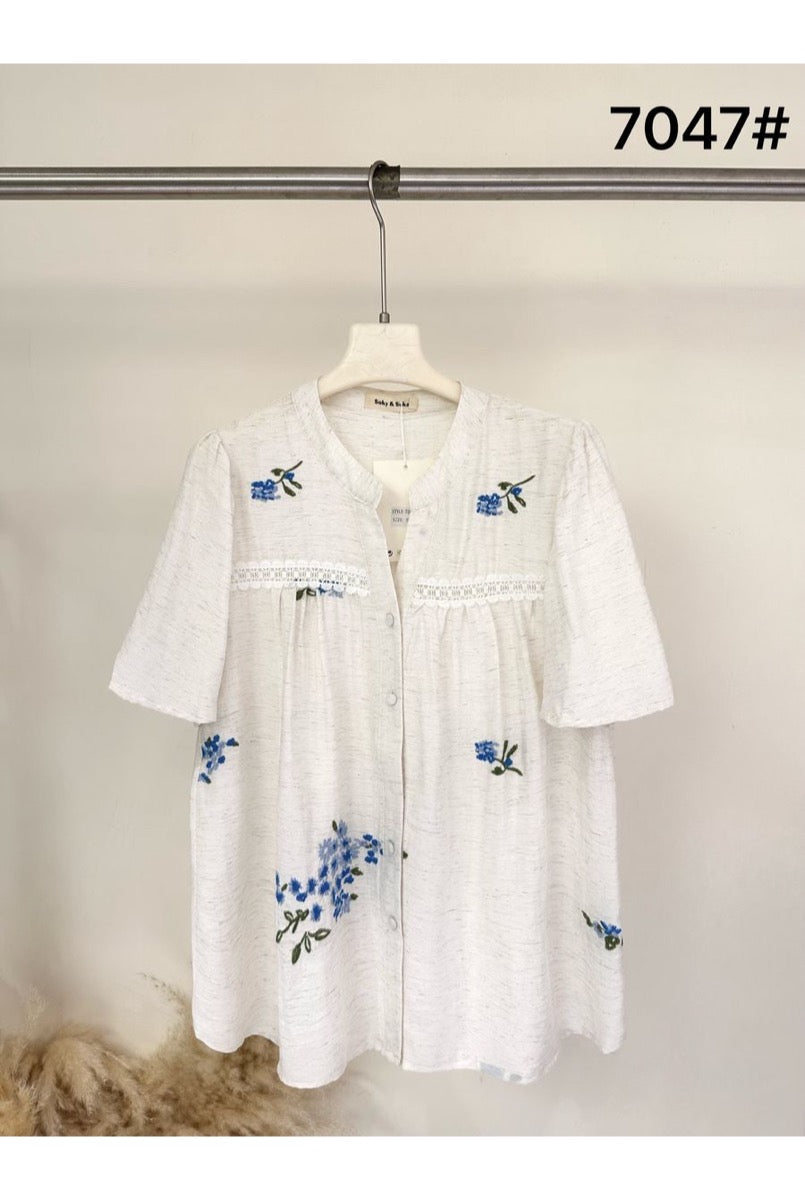 Chemisier Fluide Écru à Broderies Florales (Bleues ou Roses) - Bleu