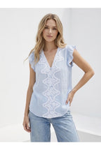Blouse sans manches à volants et dentelle romantique - Bleu