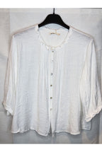Chemise fluide col volanté et plis plats - Blanc