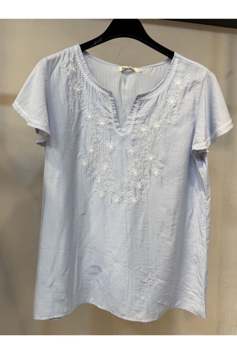 Top Bohème Brodé Azura Élégance Estivale - Bleu