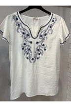 Top Bohème Brodé Azura Élégance Estivale - Écru